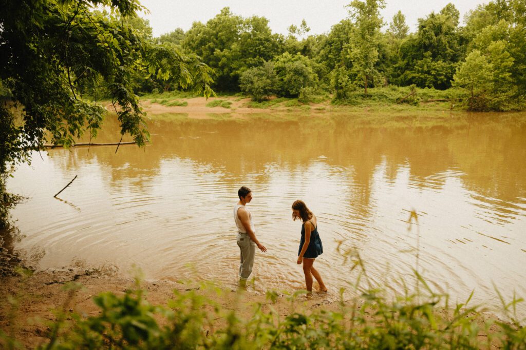 river 
